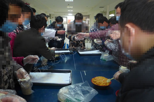 康达<a  data-cke-saved-href=http://www.hnkda.com.cn/ href=http://www.hnkda.com.cn/ target=_blank class=infotextkey>戒毒所</a>饺子宴1.jpg
