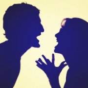家属需要警惕吸毒人员做出哪些伤害自己行为？